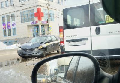 В Горроще маршрутка столкнулась с учебным автомобилем